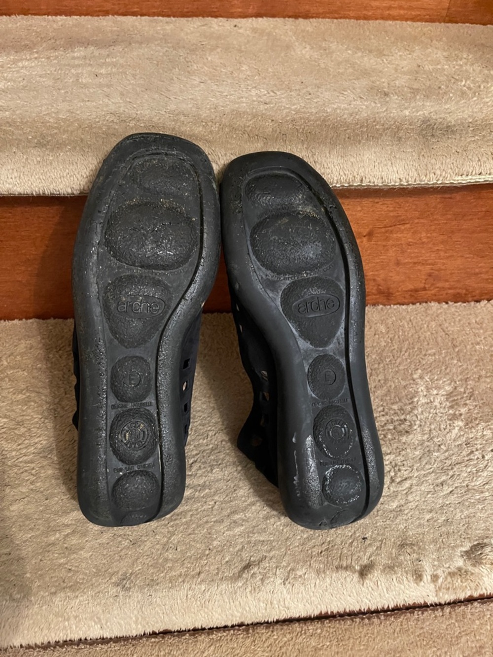 Arche Black Perforated Open-Toe Slip-On Sandals Great Condition SZ 38/ U. S.7.5 - Picture 9 of 12